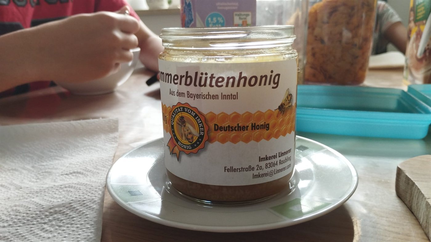 Honigglas Sommerblütenhonig der Imkerei Linnerer aus dem Bayerischen Inntal
